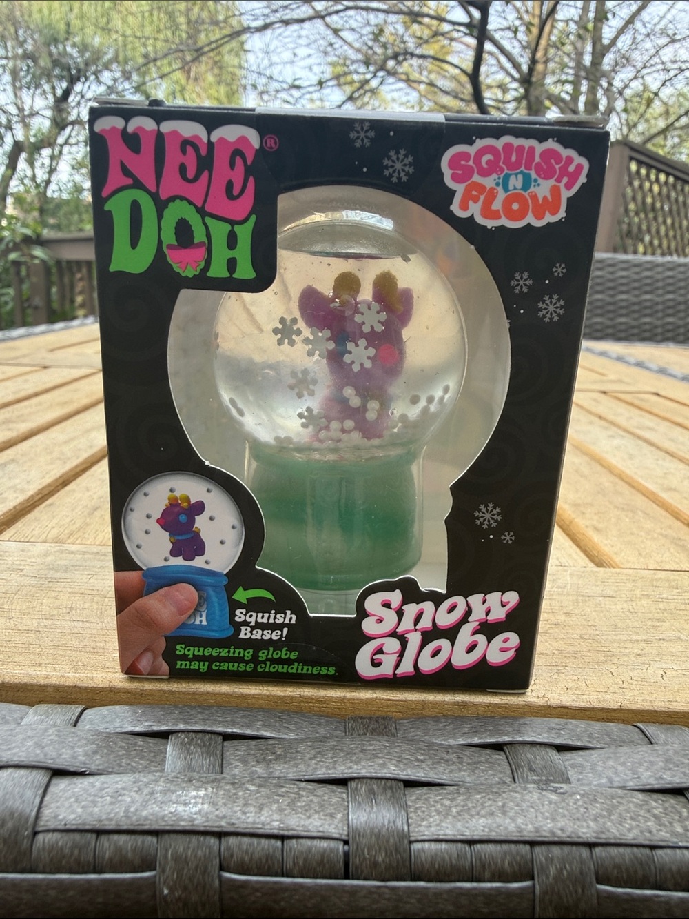 Needoh Squish N Flow Snow Globe - Pink & Green
